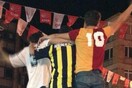 «Εχθροί» στην κερκίδα, «αγκαλιά» στην πλατεία Ταξίμ