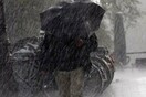 Kαιρός: Με ομπρέλες και πάλι