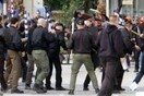 Άγριες συμπλοκές χρυσαυγιτών-ΚΚΕ στα Χανιά-πέταξαν μέλος της Χ.Α. στο λιμάνι