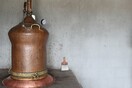 Παράνομο εργαστήριο παραγωγής τσίπουρου βρήκε το ΣΔΟΕ στη Φθιώτιδα - Κατασχέθηκαν 1.660 λίτρα