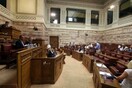 Απόψε ψηφίζεται η τροπολογία για την αναστολή χρηματοδότησης σε κόμματα