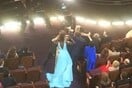 Και η Λάιζα Μινέλι προσπάθησε να χωρέσει στη θρυλική selfie...