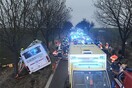 Τουλάχιστον 3 νεκροί και 30 τραυματίες σε σύγκρουση λεωφορείου με αυτοκίνητο στην Πράγα