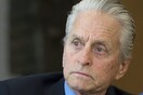 Ο Μάικλ Ντάγκλας κατηγορείται για σεξουαλική παρενόχληση αλλά λέει πως η ιστορία «βρωμάει»