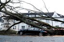 Στους 9 οι νεκροί από την καταιγίδα που πλήττει τη βόρεια Ευρώπη - Πολλά προβλήματα από τους σφοδρούς ανέμους