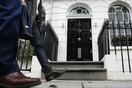 Bloomberg: Η Ελλάδα ξαναβγαίνει στις αγορές