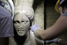Le Monde: Κι αν δεν είναι κανείς θαμμένος στον τύμβο της Αμφίπολης;
