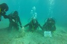 Ο 61χρονος αρχηγός ΓΕΕΘΑ έπεσε με αλεξίπτωτο, έκανε κατάδυση και μετά έκοψε πίτα στον βυθό