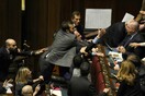 Χάος και μπουνιές στην ιταλική Βουλή