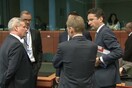 Τα πηγαδάκια, η ατμόσφαιρα, τα βλέμματα -ενός αμήχανου και υπόκωφου Eurogroup