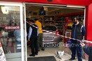 Χαλκιδική: Αυτοκίνητο που οδηγούσε ηλικιωμένη «καρφώθηκε» σε σούπερ μάρκετ - Μία τραυματίας