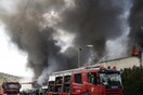 Μεγάλη φωτιά στη Μάνδρα Αττικής - Καίγεται εργοστάσιο