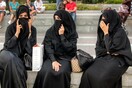 Για πρώτη φορά κληρικός της Σαουδικής Αραβίας δηλώνει πως οι γυναίκες δεν θα πρέπει να φορούν αμπάγια