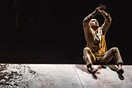 Είδαμε το αριστουργηματικό Xenos του Akram Khan στην παγκόσμια πρεμιέρα του στην Αθήνα