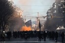 Μολότοφ και δακρυγόνα στην πορεία των οπαδών του ΠΑΟΚ