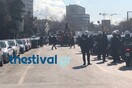 Ένταση έξω από το ΑΠΘ με αντιεξουσιαστές - Έκαψαν κάδους