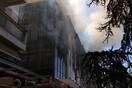 Στις φλόγες κτίριο της εφορίας στη Λάρισα - Επιχείρηση της Πυροσβεστικής