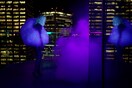 Οι Inez & Vinoodh σκηνοθετούν ένα νυχτερινό σουαρέ σε συνεργασία με τον οίκο Saint Laurent