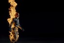 Παίζοντας -κυριολεκτικά- με τη φωτιά