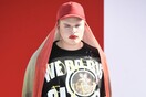 Η Vivienne Westwood ζητά συγγνώμη γι' αυτό το T-shirt