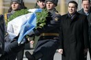 Στεφάνι στο Μνημείο του Αγνώστου Στρατιώτη στη Μόσχα κατέθεσε ο Τσίπρας