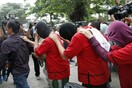 Ινδονησία: Με δημόσιο μαστίγωμα κινδυνεύουν τέσσερις άνδρες που κατηγορούνται για ομοφυλοφιλικές σχέσεις