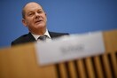 Handelsblatt: Ο Σολτς θα συζητήσει πιθανή ελάφρυνση του ελληνικού χρέους στο ΔΝΤ