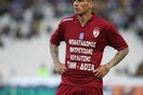 Φανέλες για τον Μπαλταδώρο και τους δύο Έλληνες στρατιωτικούς φόρεσαν οι ποδοσφαιριστές της Λάρισας