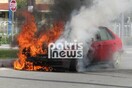 Αυτοκίνητο στον Πύργο πήρε φωτιά εν κινήσει