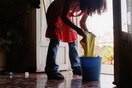 Γυναίκα που την έκλεψε η οικιακή βοηθός της βρέθηκε και αυτή μπλεγμένη μετά την καταγγελία