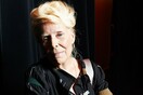 H Joni Mitchell πάσχει από μια φρικτή, αλλά απροσδιόριστη ασθένεια