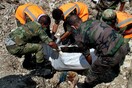 Δεκάδες πτώματα τζιχαντιστών και αμάχων βρέθηκαν σε ομαδικό τάφο στη Ράκα της Συρίας