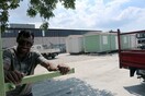 Το απόγευμα η μεταφορά των προσφύγων από το Πεδίο του Άρεως στον Ελαιώνα