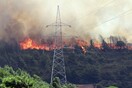 Δύσκολη η νύχτα για τη Ρόδο - Ανεξέλεγκτη καίει η μεγάλη πυρκαγιά