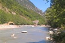 Ξεκίνησαν οι εργασίες για να στηθεί και πάλι το ιστορικό γεφύρι της Πλάκας στον Άραχθο