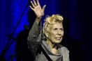 H Joni Mitchell δεν βρίσκεται σε κώμα
