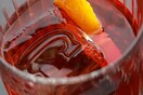 Πίνουμε cocktail Negroni για καλό σκοπό