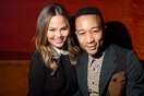 Η Chrissy Teigen γέννησε και το ανακοίνωσε με ένα ενθουσιώδες μήνυμα στο Twitter