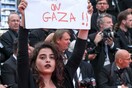 Η ηθοποιός Μανάλ Ισά σήκωσε πλακάτ στις Κάννες - «Σταματήστε την επίθεση στη Γάζα»