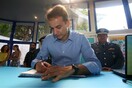 Αντίθετη στην αναδοχή από ομόφυλα ζευγάρια η Νέα Δημοκρατία