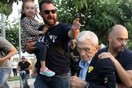 Ταυτοποιήθηκε ο πατέρας που προπηλάκιζε τον Μπουτάρη με το παιδί στην αγκαλιά - Φωτογραφίες των συλληφθέντων