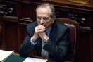 Ιταλός ΥΠΟΙΚ: Μόνο τρεις χώρες ήθελαν την Ελλάδα στο ευρώ