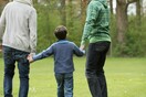 Παρέμβαση 55 ακαδημαϊκών για την αναδοχή και υιοθεσία από ομόφυλα ζευγάρια