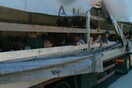 Eντοπίστηκε φορτηγό διακινητών με 103 πρόσφυγες στην Θεσσαλονίκη - 19 ανήλικα παιδιά στην καρότσα