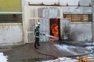 Νεκρός άντρας στη φωτιά σε εργοστάσιο χρωμάτων στη Θεσσαλονικη