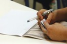 Πώς έπιασαν την μαθήτρια με «σκονάκι» μέσω ακουστικού στην Κω- Τι θα γίνει με τις εξετάσεις της μετά το περιστατικό