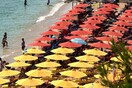Μάζεψε τις παράνομες ομπρέλες από παραλία ο Δήμος Χανίων