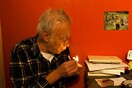 Στον υπόγειο, ακαλωδίωτο κόσμο του Βασίλη Αλεξάκη, δίχως κινητό κάτω απο τις νερατζιές