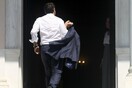 Πρωθυπουργικό γραφείο αναζητά ο Τσίπρας