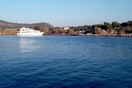 Πολυτελής θαλαμηγός μετέφερε με το αζημίωτο πάνω από 300 πρόσφυγες στη Μυτιλήνη